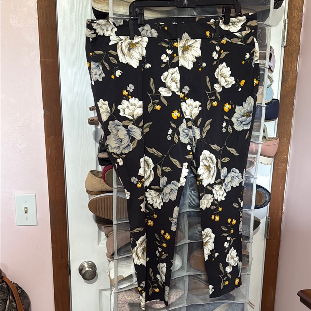 Plus Pixie Pant - Floral Print